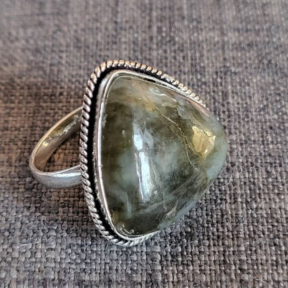 Size 7 Triagular Striated Labradorite ring